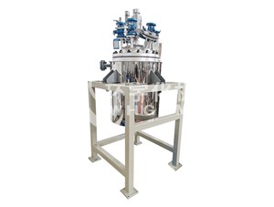 50L碳鋼噴涂四氟外循環(huán)加熱反應(yīng)釜已完工發(fā)往淄博