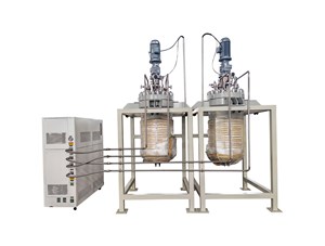 200L高溫高壓不銹鋼復合板電磁加熱中試反應釜已完工發(fā)往百色