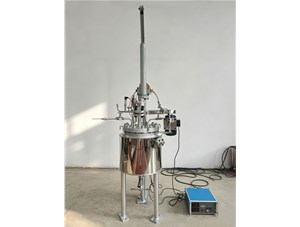 29L鎳材復(fù)合板手動吊桿升降反應(yīng)釜已完工發(fā)往重慶